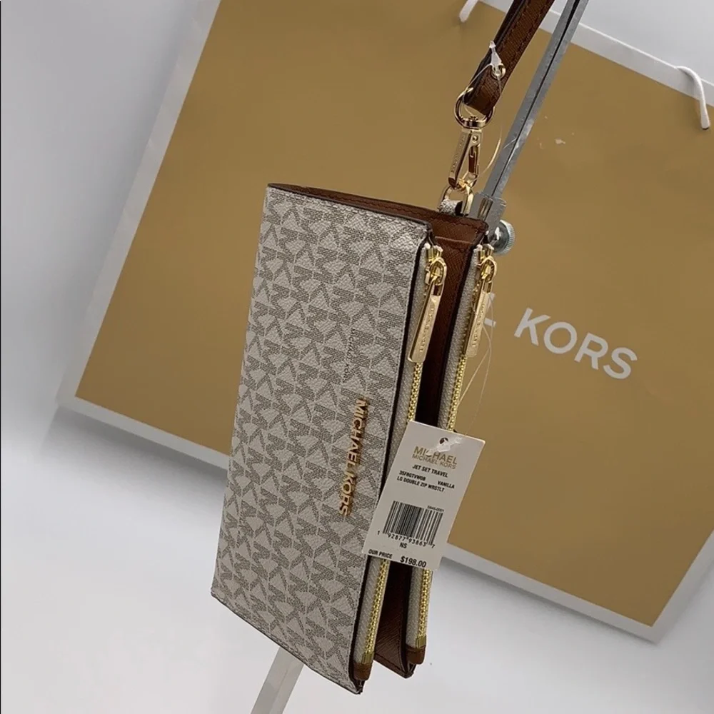 MICHAEL KORS LG DOUBLE ZIP WRISTLET VANILLA - Picture 12 of 16